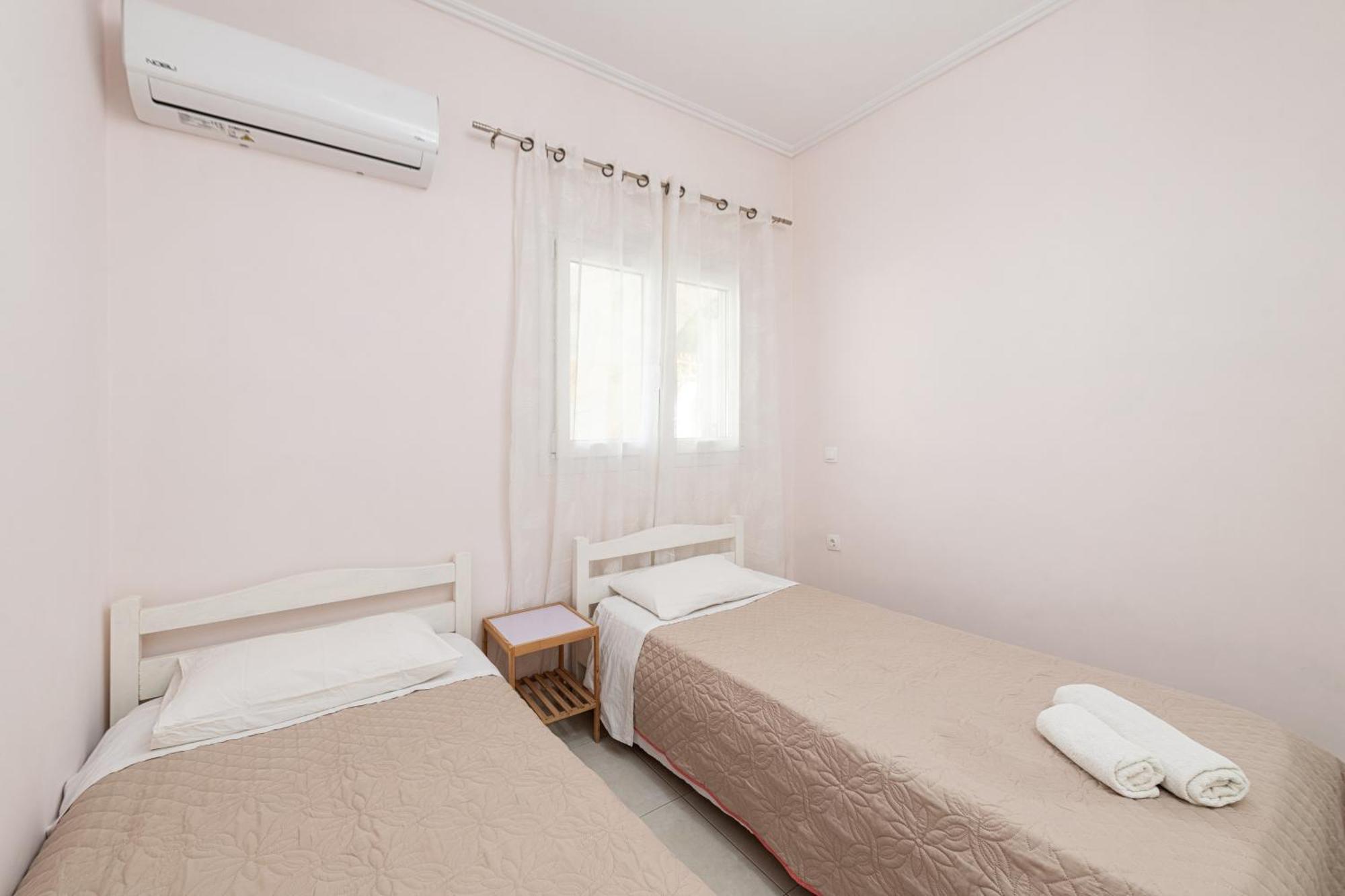 Lazaros Apartments Gouviá Extérieur photo