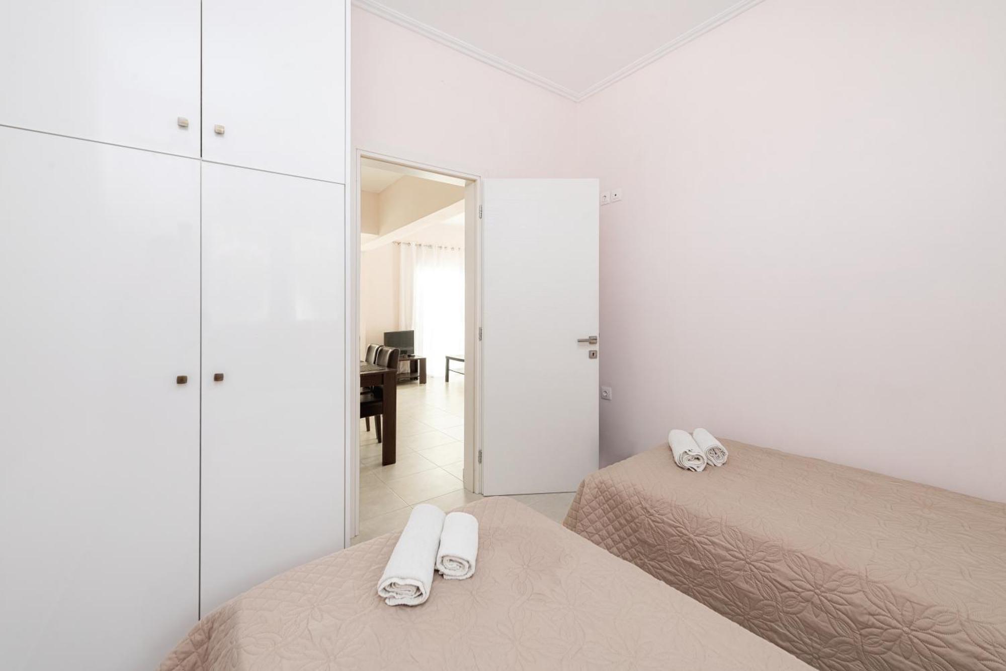 Lazaros Apartments Gouviá Extérieur photo